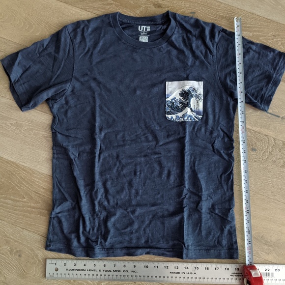 Uniqlo Hokusai wave (Japanese) pocket tee - navy blue - Men's S, Women M - rare - Picture 1 of 4